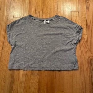 H&M Cropped Gray T-Shirt